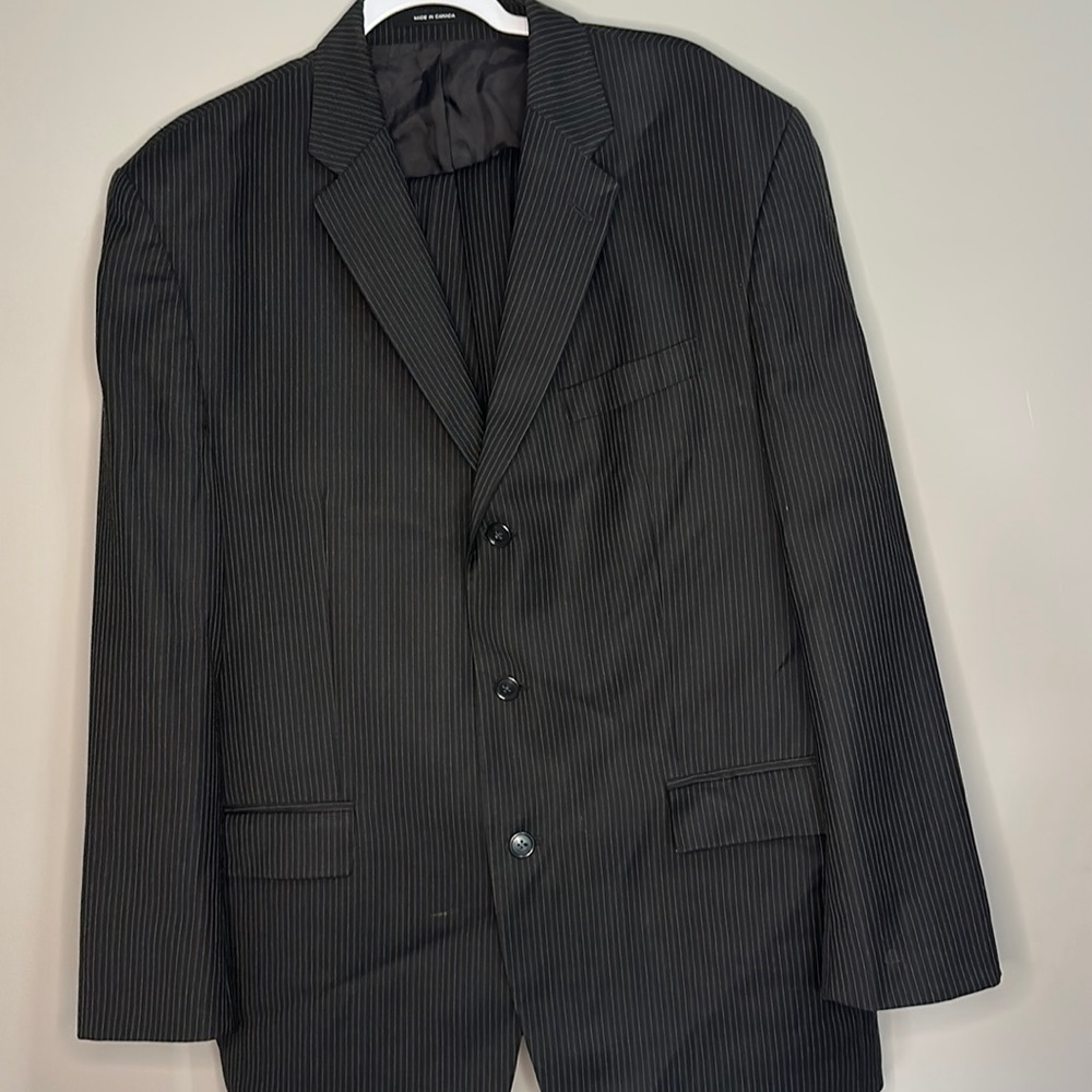 Suits Calvin Klein like new